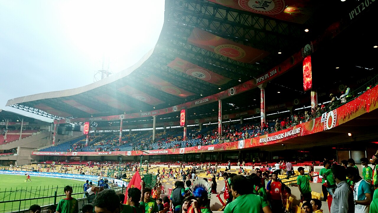 RCB vs Rajasthan Royals under the floodlights in Bengaluru, May 2014