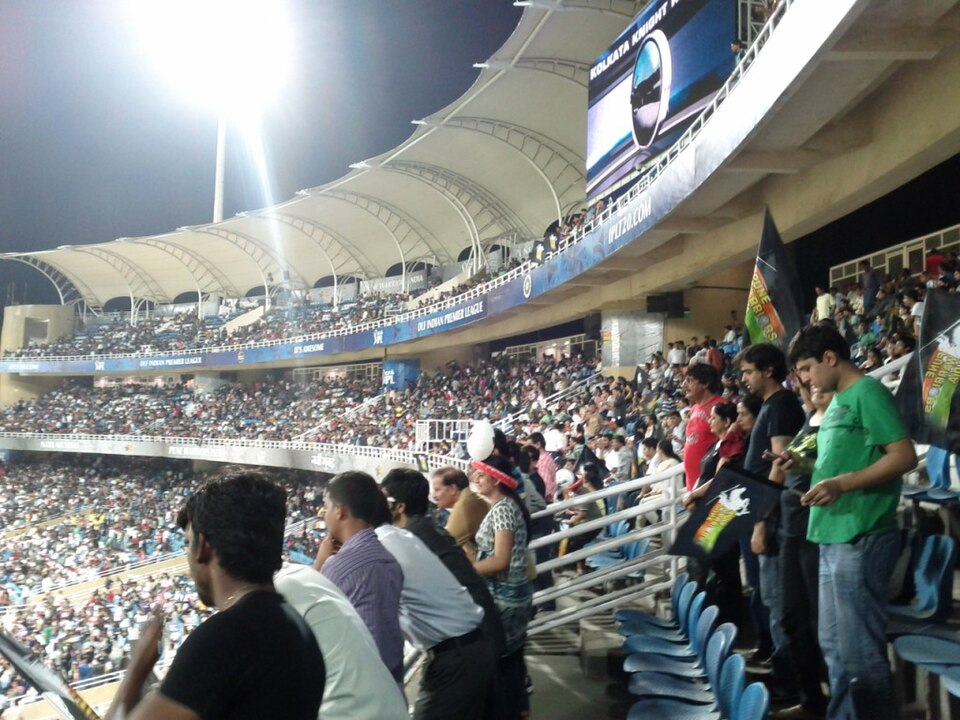 Fans at the DY Patil Stadium for Pune Warriors vs Kolkata Knight Riders, May 2011